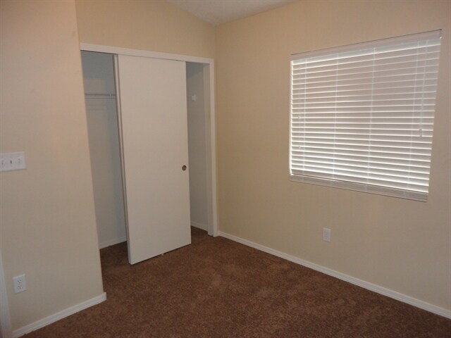 Building Photo - 6301 Vaughn Dr NE