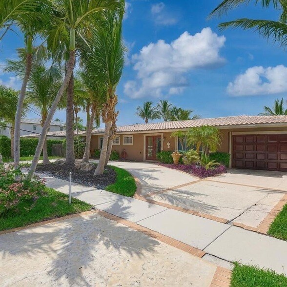 Building Photo - 2810 NE 48th Ct