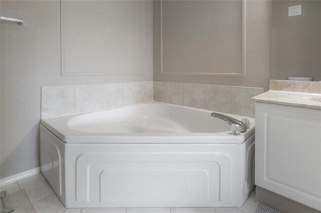 Building Photo - 2709 Via Cipriani