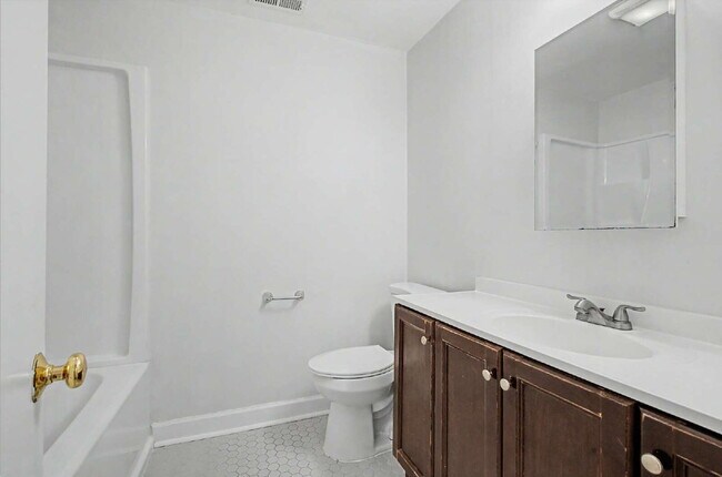 Building Photo - Ranch Home on Private lot in Chapel Hill