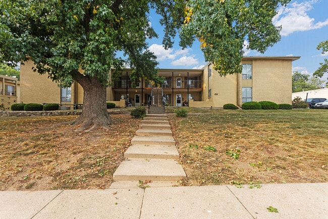 Building Photo - 418 W 89th St