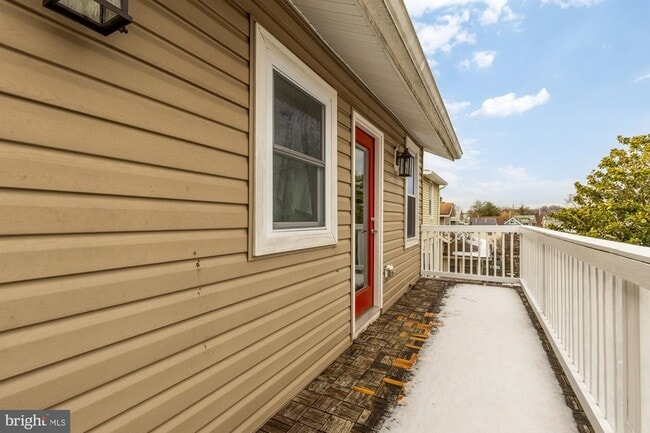 Building Photo - 2228 Kearny St NE