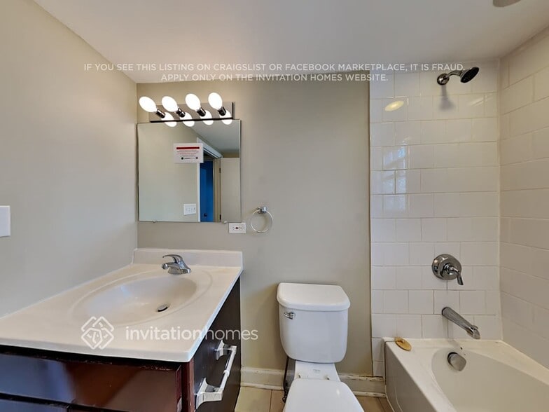 Building Photo - 1550 E Anderson Dr