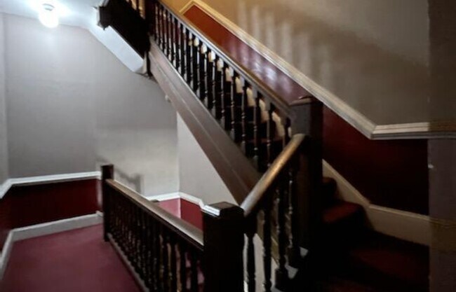 Building Photo - 1723 Bolton St