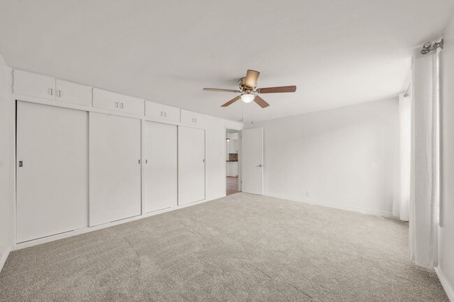 Building Photo - 2 Bed 1 Bath Updated Gated Condo Near Beac...