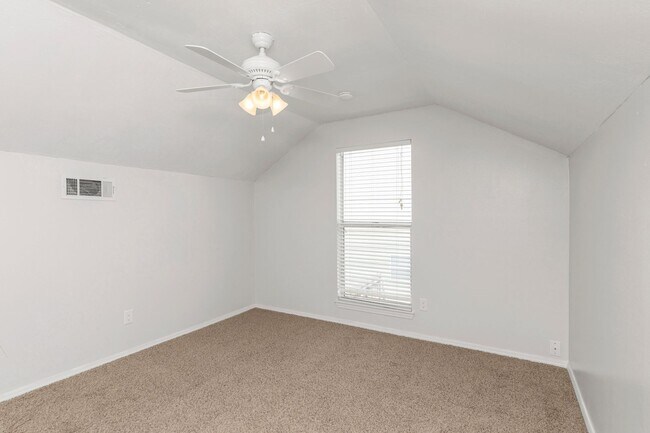 Building Photo - NO JUNE RENT!!!!!! 300 off July Rent...tou...