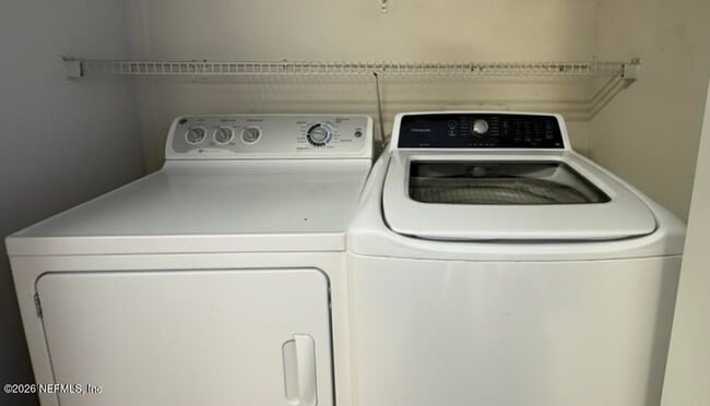 Building Photo - 771 Scrub Jay Dr