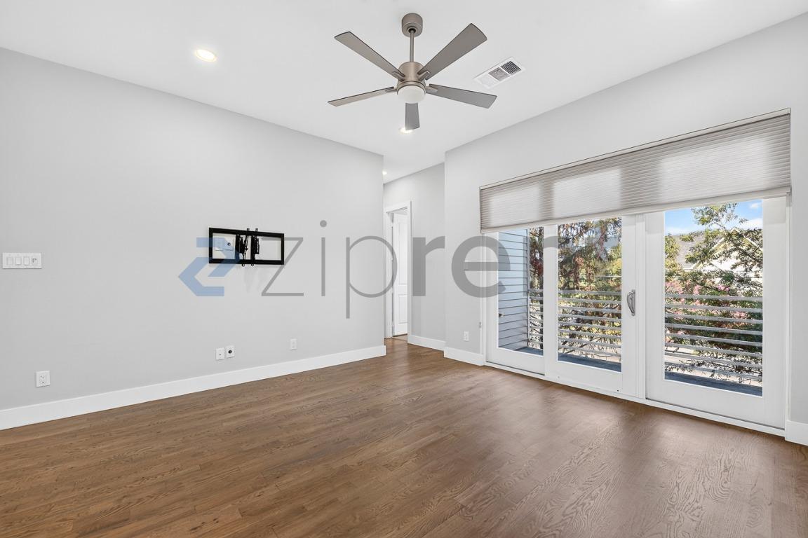 Building Photo - Unit