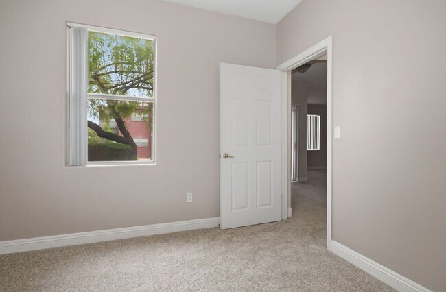 Building Photo - 8000 W Badura Ave