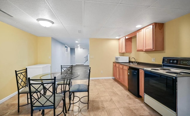 Building Photo - 2912 Tucson Dr