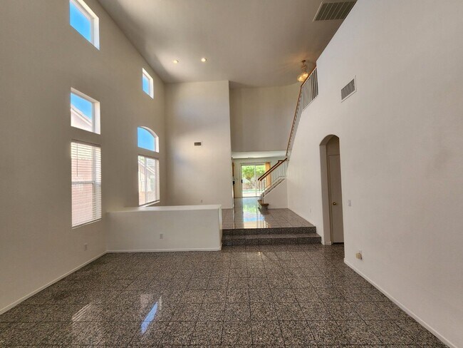 Building Photo - Stunning Five Bedroom home in Shadow Hills.