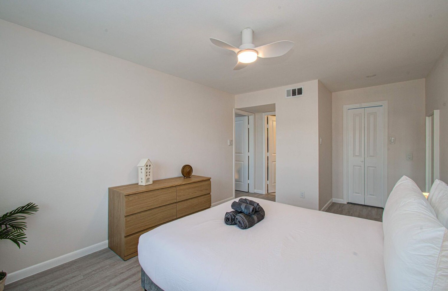 Building Photo - 845 Augusta Dr