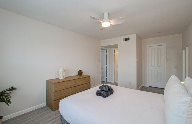 Building Photo - 845 Augusta Dr