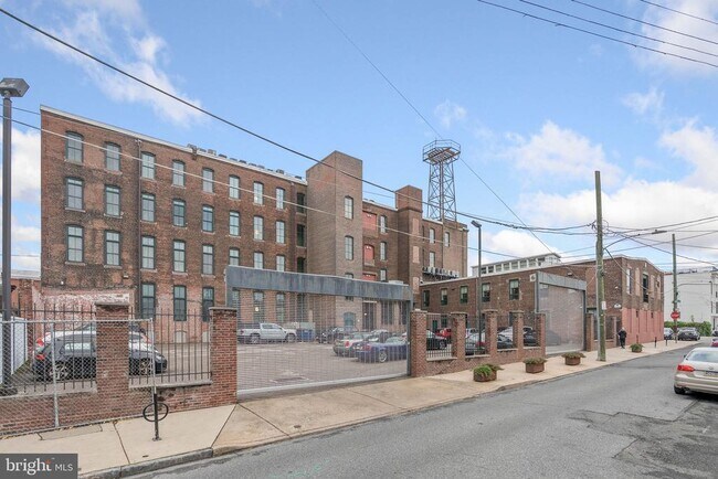 Building Photo - 2551 Trenton Ave