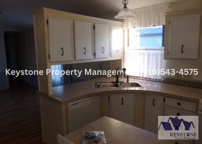 Building Photo - 886 S Dante Dr