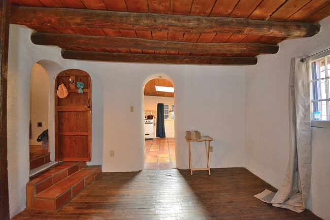 Building Photo - 142 Duran St