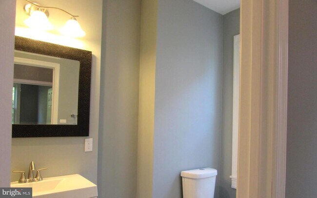 Building Photo - 2735 Chesterfield Ave