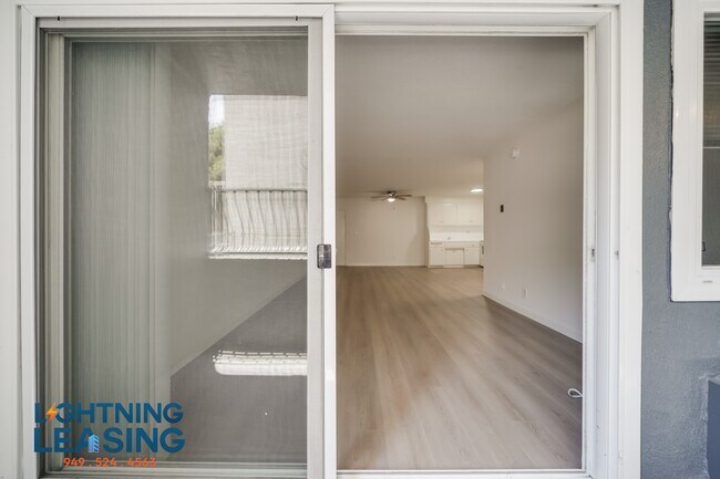Building Photo - 703 Irolo St
