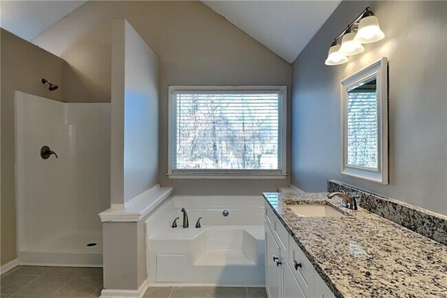 Building Photo - 1717 Victoria Way NW