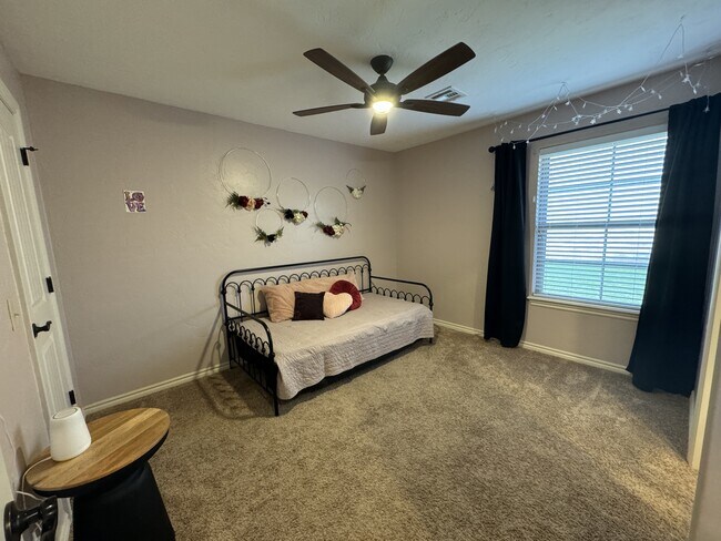 Building Photo - 2001 Mt Vernon Rd