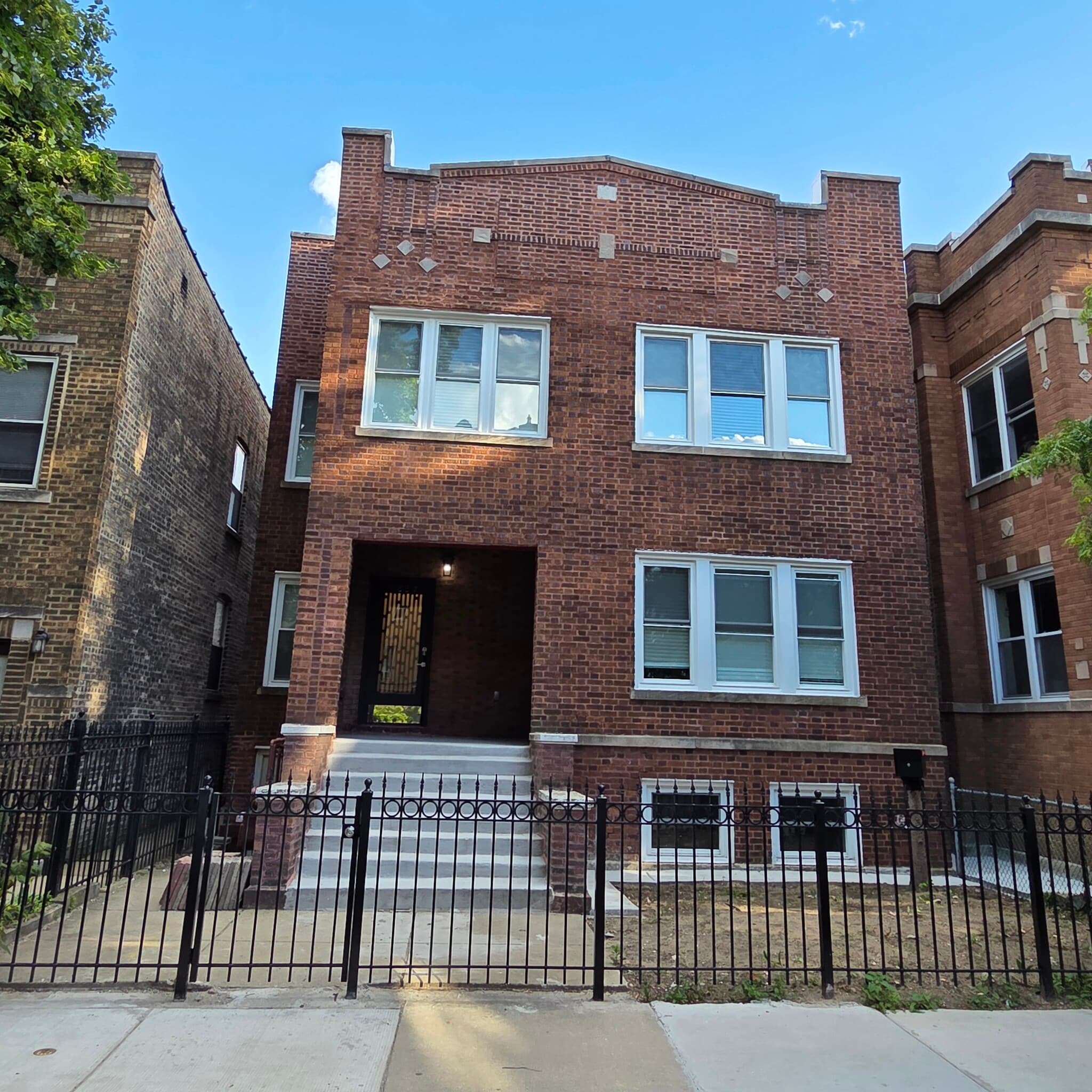 Building Photo - 2637 W Winona St