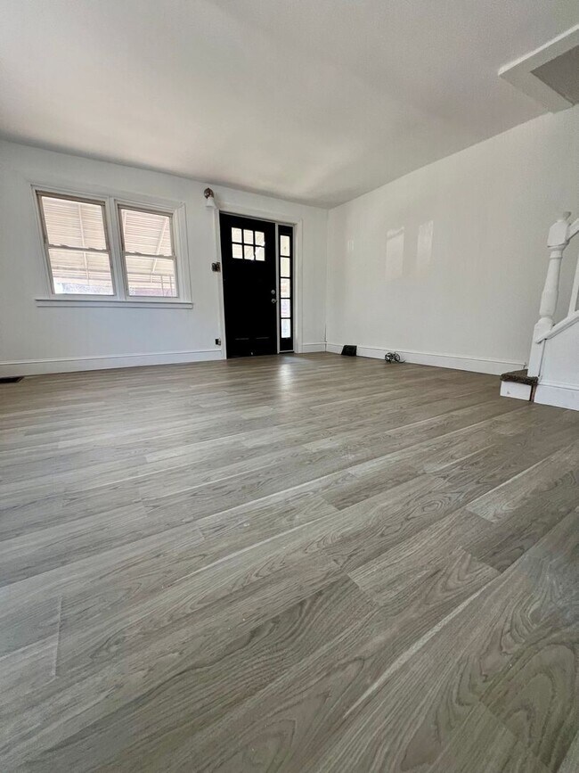 Building Photo - Gorgeous 3-Bedroom Townhome in Chester! Available NOW!