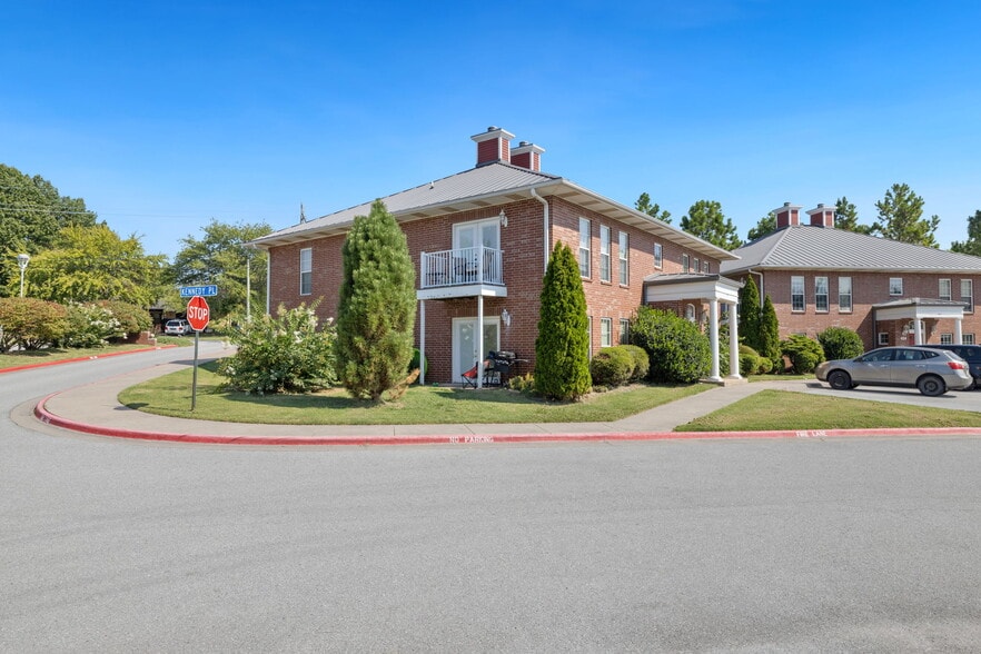 Primary Photo - Robinson Park Apartments