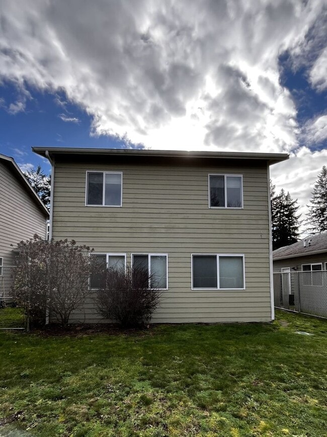 Building Photo - Green Certified 2 Bedroom Port Orchard Home!