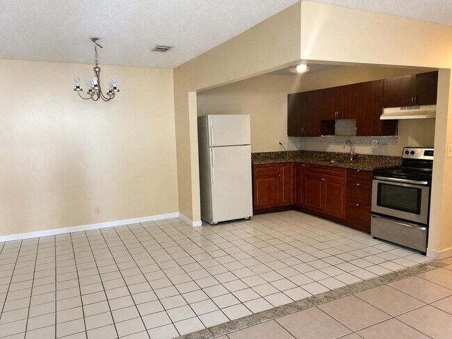 Building Photo - 4125 Woodside Dr