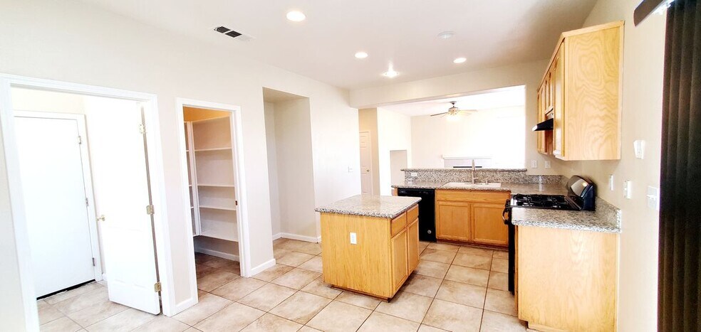Building Photo - 1618 Fontanella Way