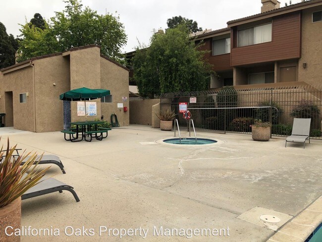 Building Photo - 735 County Square Dr