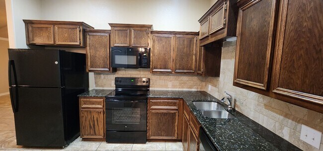 Building Photo - 5605 Settlers Ct