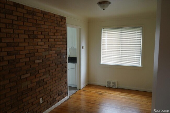 Building Photo - 16145 Baylis St