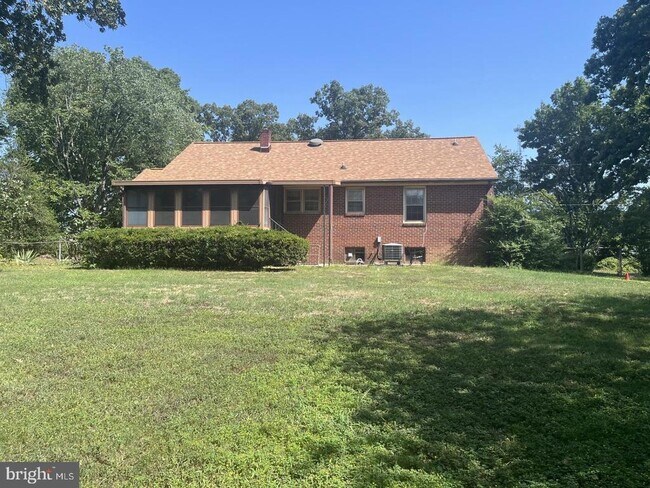 Building Photo - 4906 Hood Dr