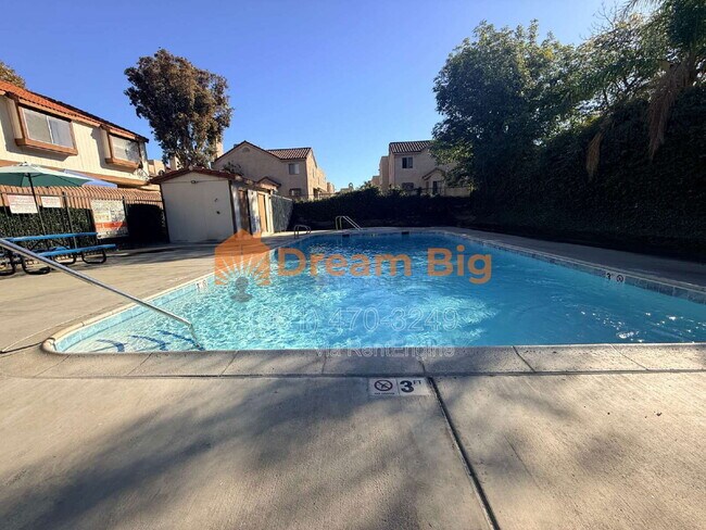 Building Photo - 2027 S Campus Ave