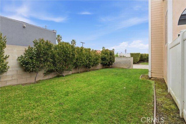 Building Photo - 2217 Vanderbilt Ln