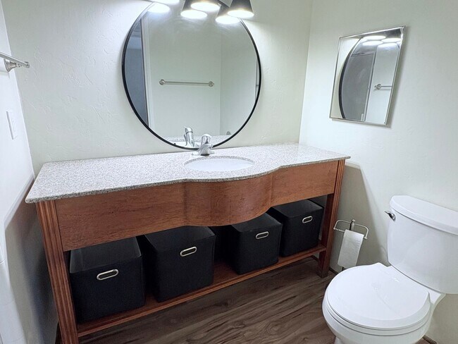 Building Photo - Lovely 2 Bedroom and 2 Bathroom Condo w/ D...