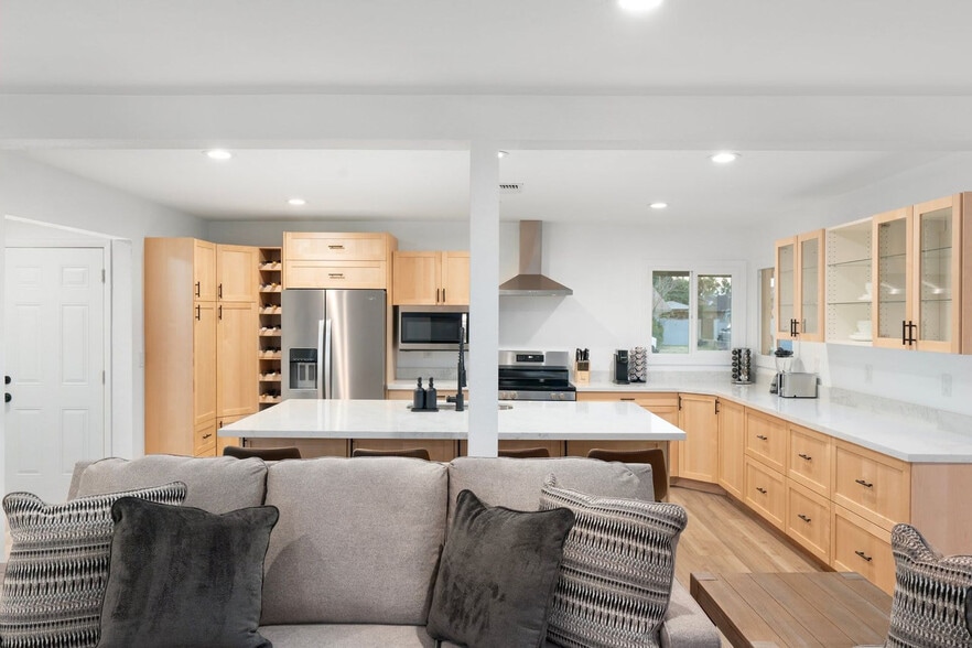 Building Photo - 7721 N 47th Dr