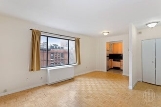 Building Photo - 300 E 95th St