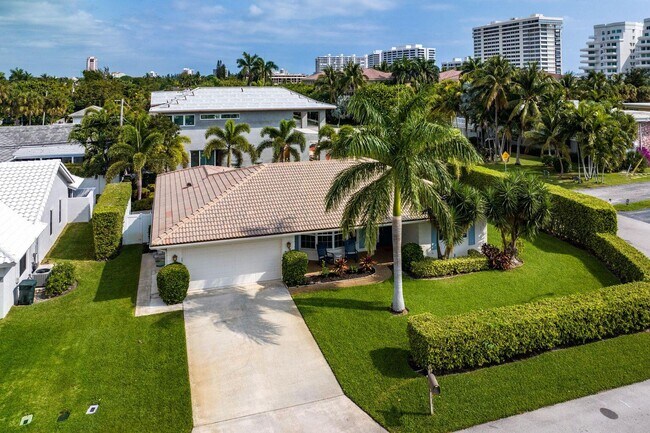 Building Photo - 899 Barcelona Dr