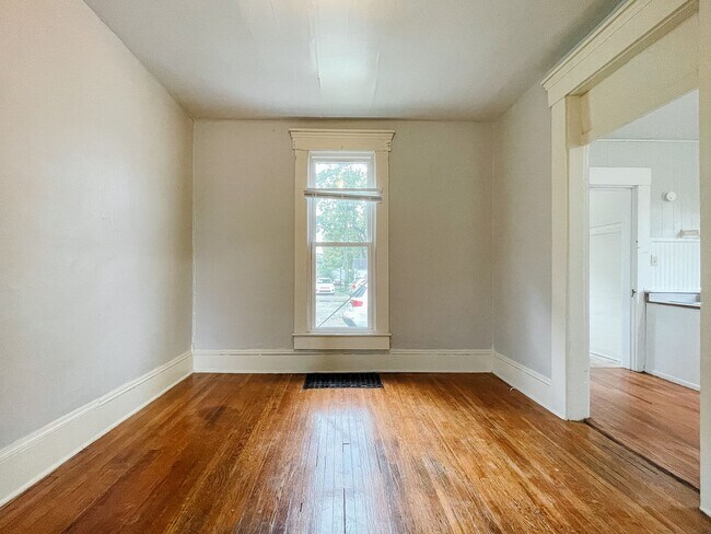 Building Photo - PRELEASING for AUGUST! Close to Campus: In-Unit Washer/Dryer + LOFT