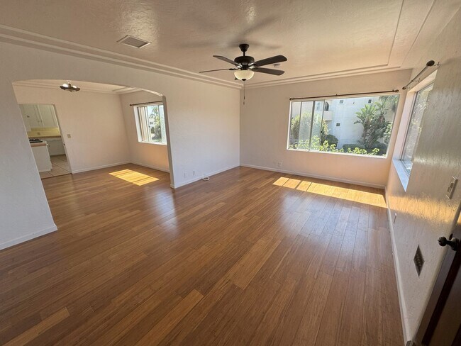 Building Photo - POINT LOMA HOME 4br-2.0 baths located on l...