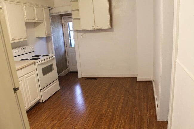 Building Photo - 707 W Main St