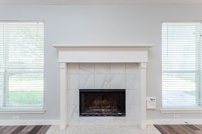 Building Photo - 5211 Bay Pines Dr