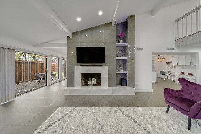 Building Photo - 313 Melorine Dr