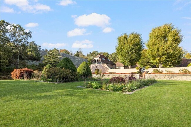 Building Photo - 216 Gray Craig Rd