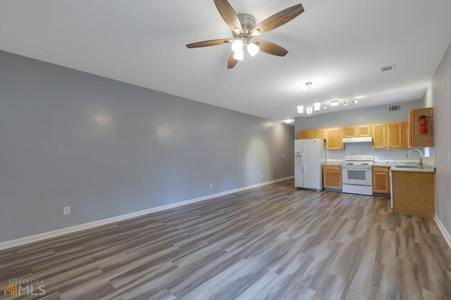 Building Photo - 528 Emily Pl NW