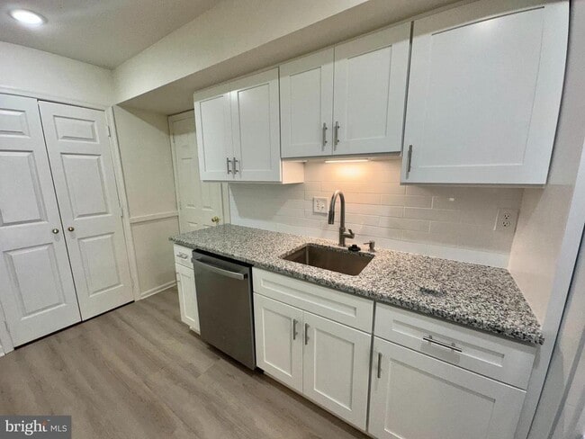 Building Photo - 560 Foxwood Ln