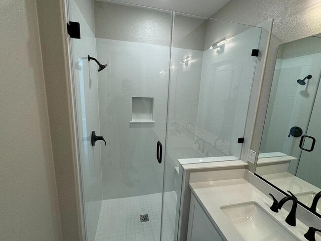 Building Photo - 1416 Venice Ter