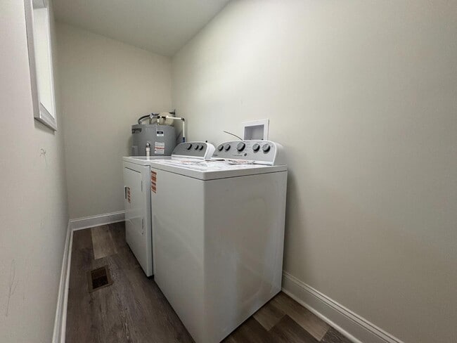 Building Photo - 500 Jackson Ln